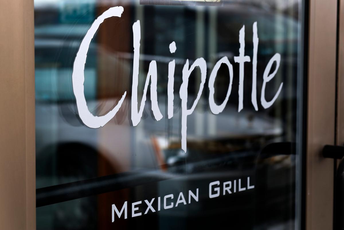 Chipotle Warns of Sales Slide as E. Coli Outbreak Expands