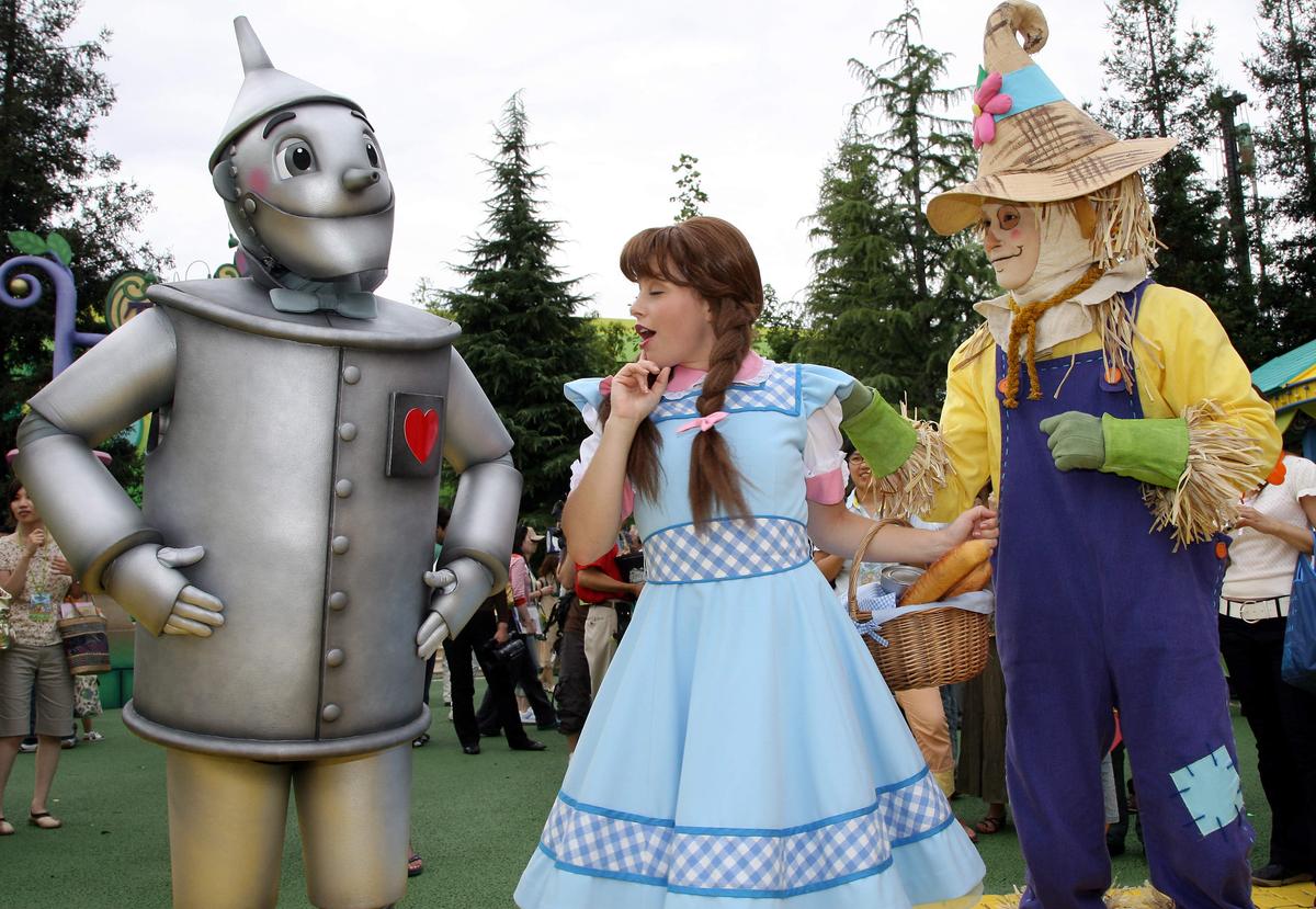 Land of Oz: Photographer Documents Now-Defunct Amusement Park in North Carolina