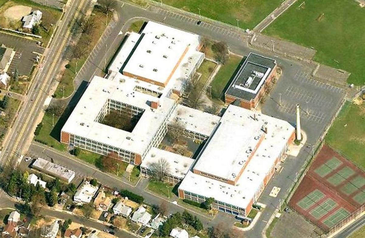 Students Assault Teacher at George Washington High School in Philadelphia Over Phone