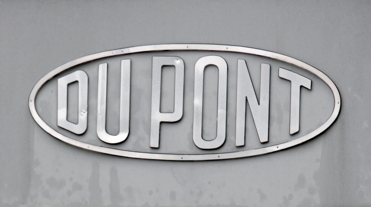 DuPont to Cut 1,700 Jobs Ahead of Dow Merger