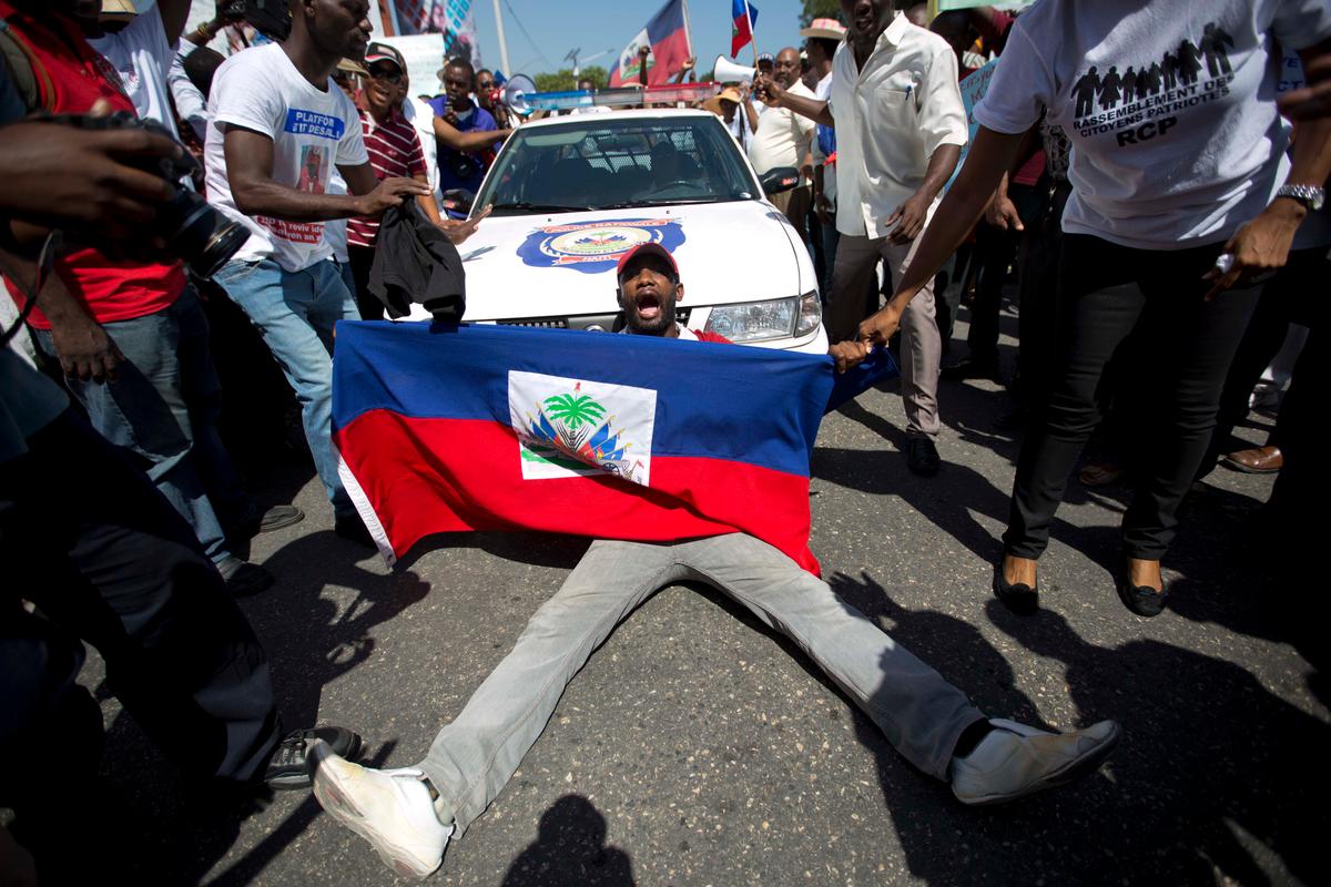 Dominican Troops Reinforce Border as Migrants Try to Return