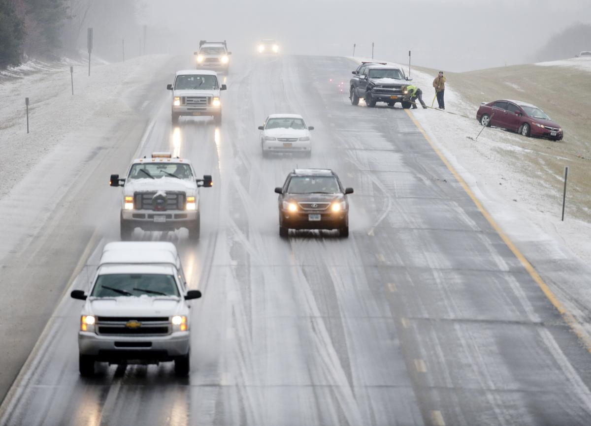 Miles of Interstate 90 in Central New York Closed Over Car Accidents, Snowy Weather