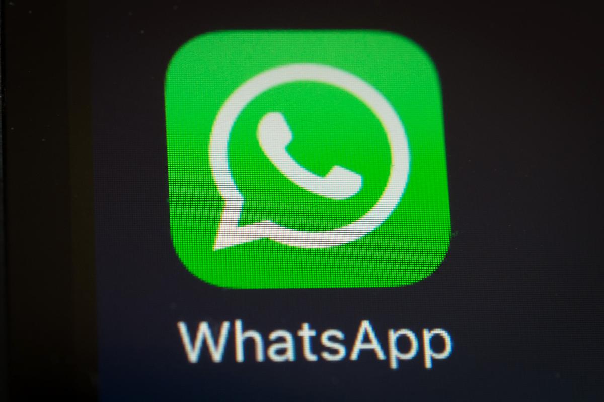 How to Read a WhatsApp Message Without Triggering the Blue Tick