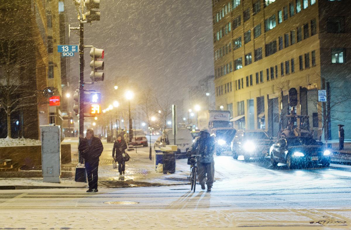 East Coast Gridlock, Worries Ahead of Heavy Snow Predicted for Weekend