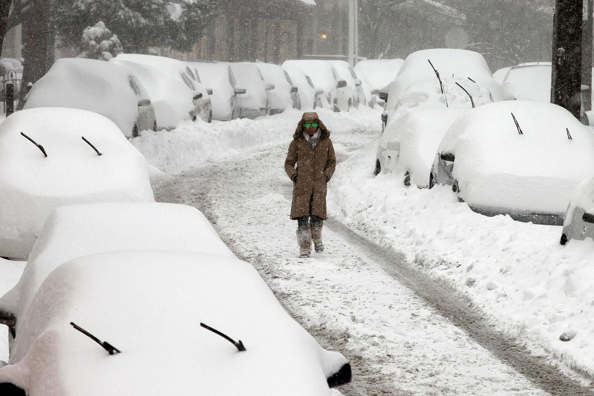 After Blizzard, Snowed-In East Coast Prepares to Dig Out