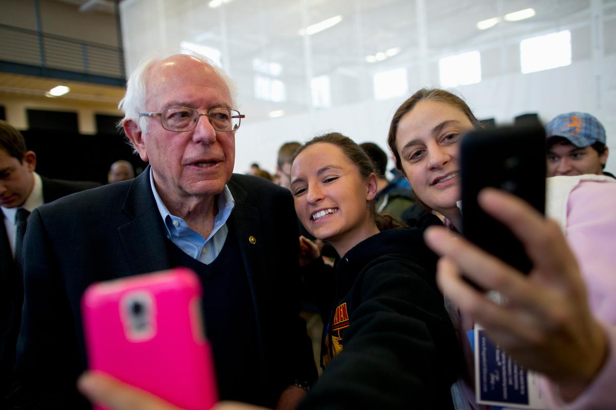 Californian Supporters Advocate for Sanders Before Iowa Primary