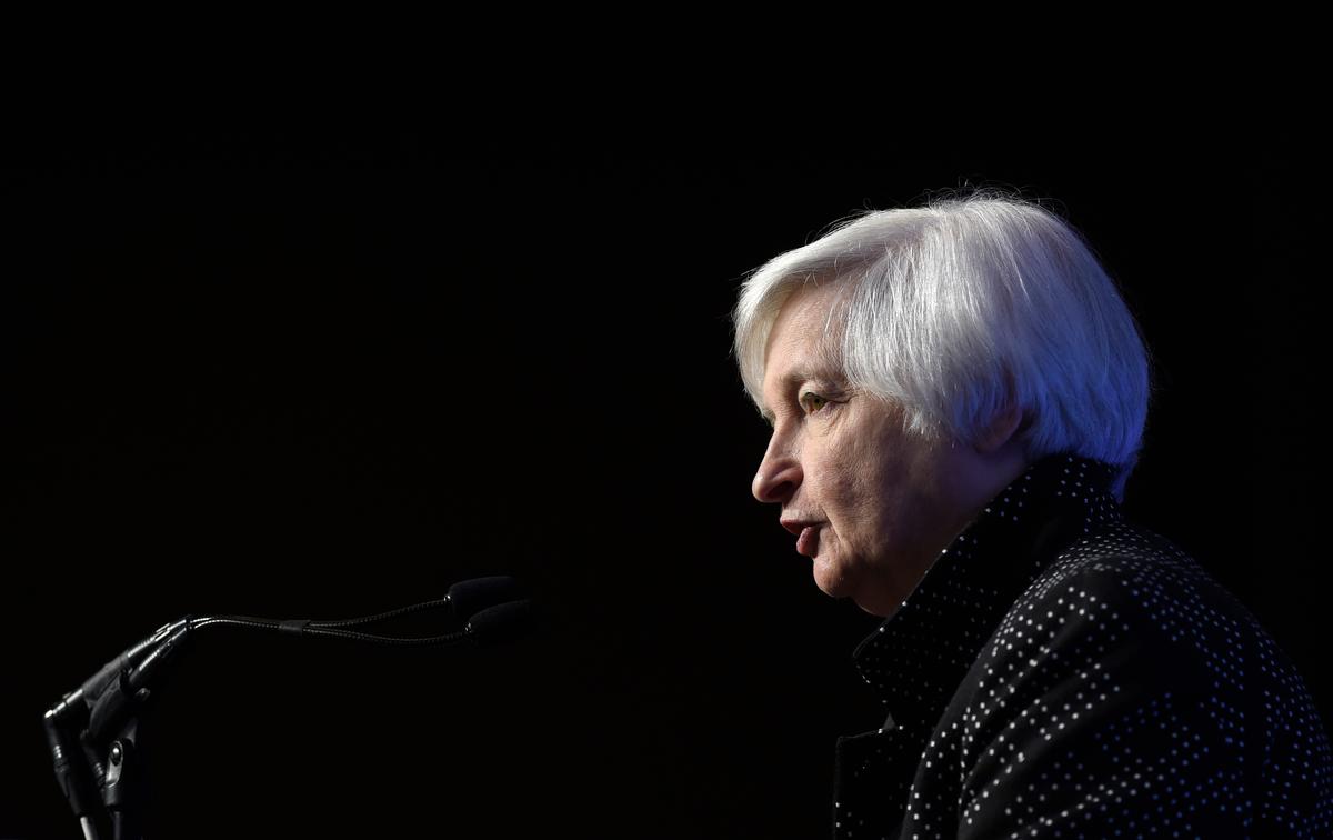 Fed Voices Concern About Global Economic Pressures