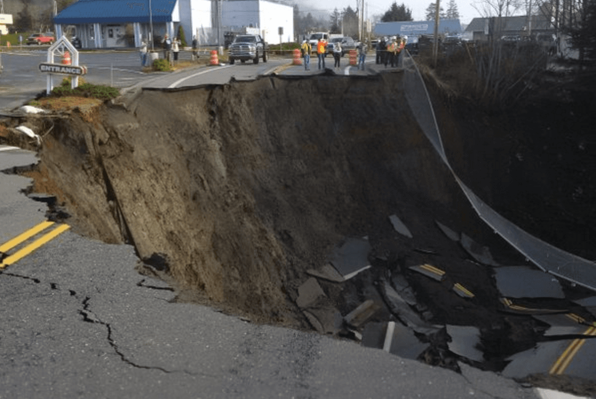Massive Sinkhole in Oregon Closes Part of Highway 101