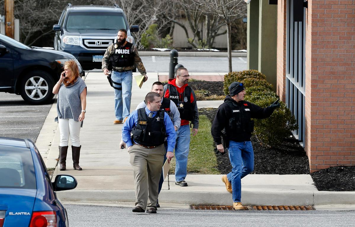 2 Deputies Wounded, Suspect Dead in Shopping Center Shootout