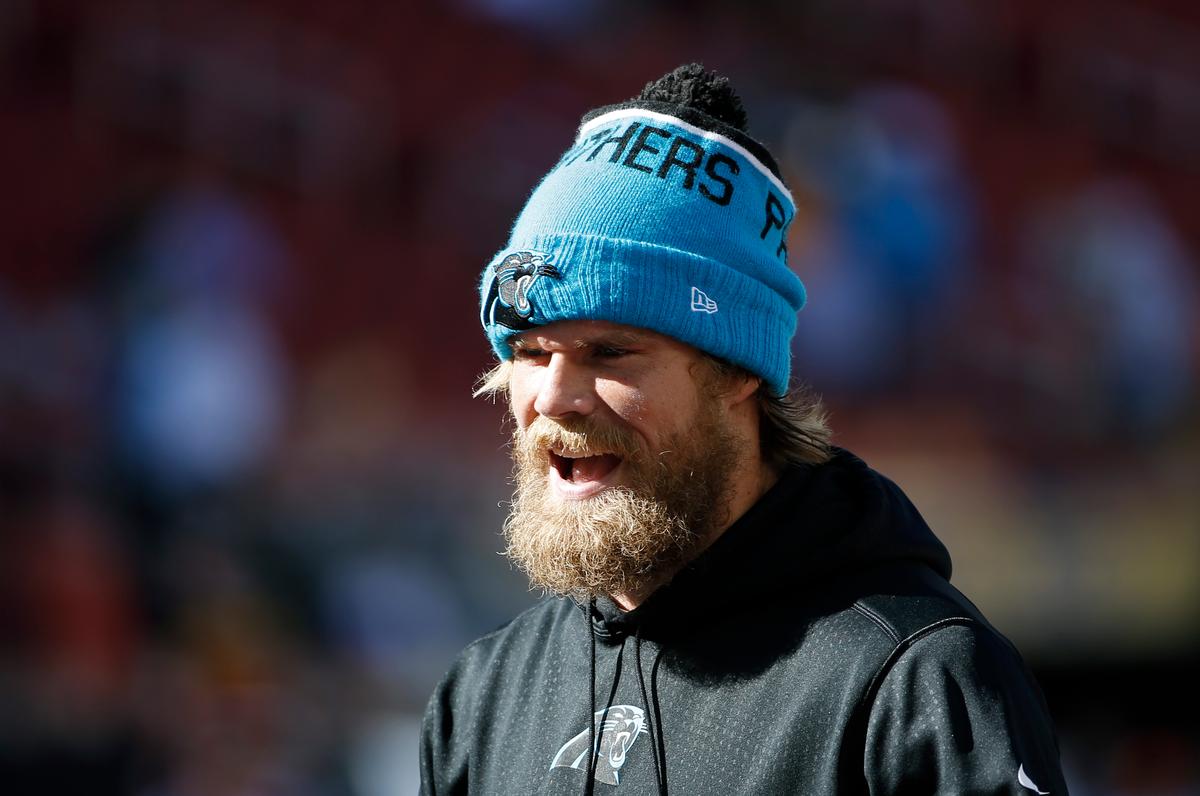 Carolina Panthers TE Greg Olsen Posts a Series of Photos Documenting Him Shaving His Beard