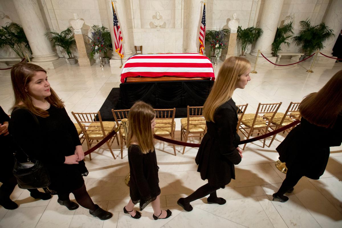 Thousands Pay Respects to Late Justice Scalia