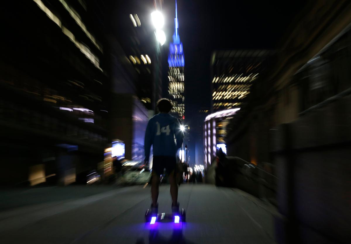 New York City Puts up Posters Banning Hoverboards in Subway Stations
