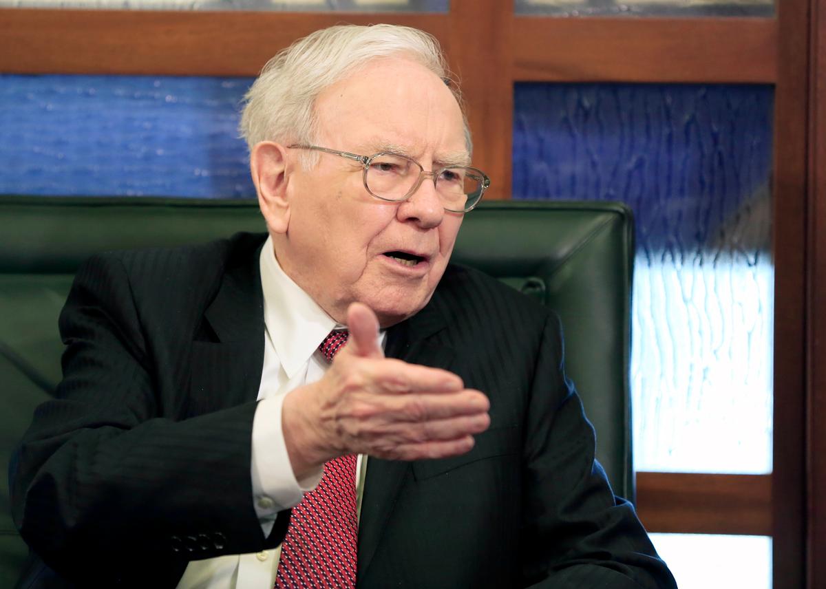 Buffett: US Economy Better Than Presidential Hopefuls Say