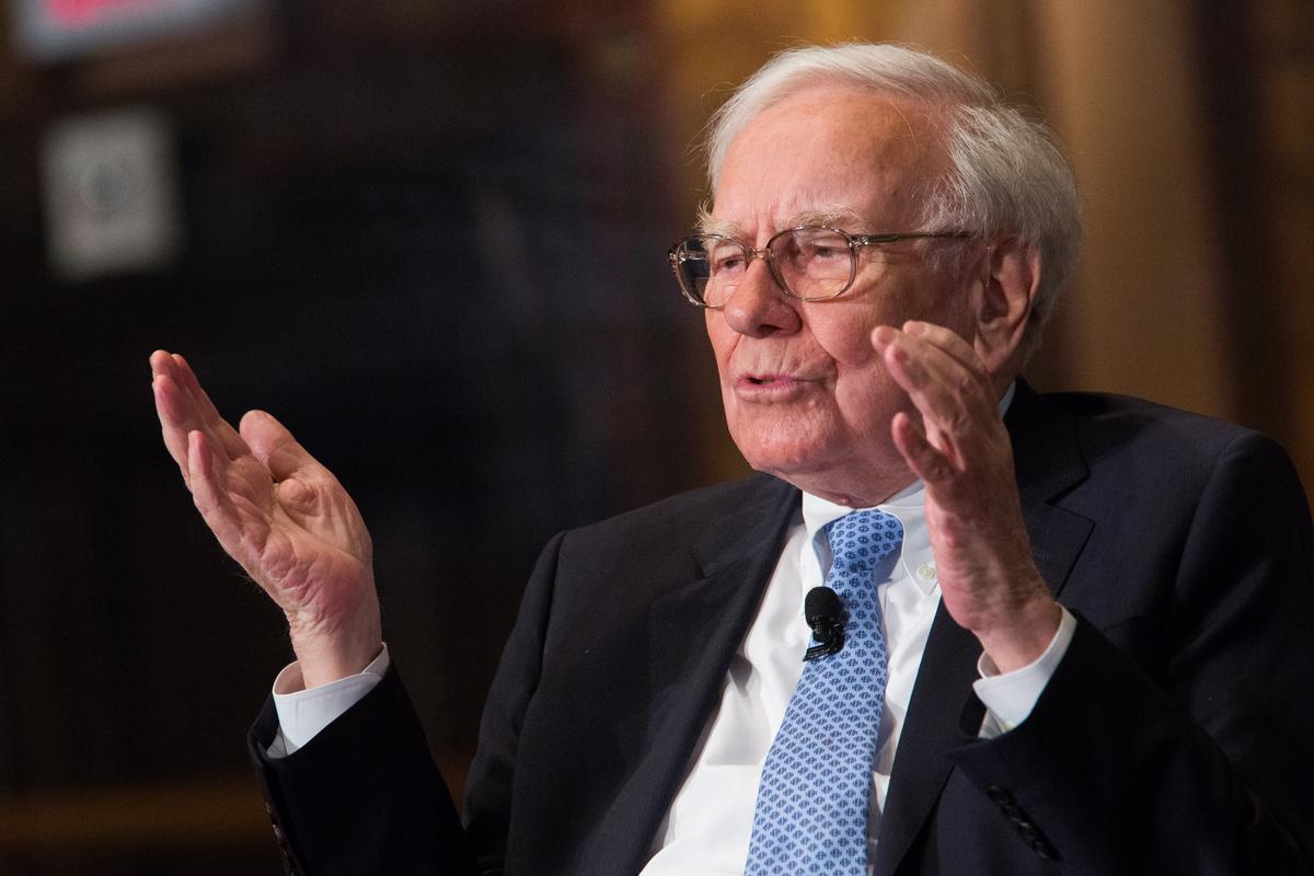 Why Is Buffett Buying US Airline Stocks?