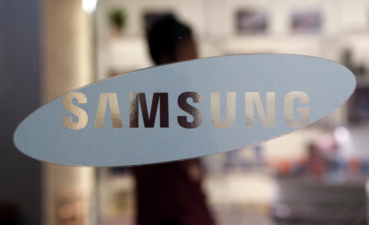 Samsung Introduces Bendable Phones That May Be Released in 2017: Report