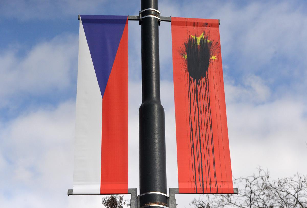 Communist Banners Welcoming Xi Jinping to Czech Republic Defaced by Protesters