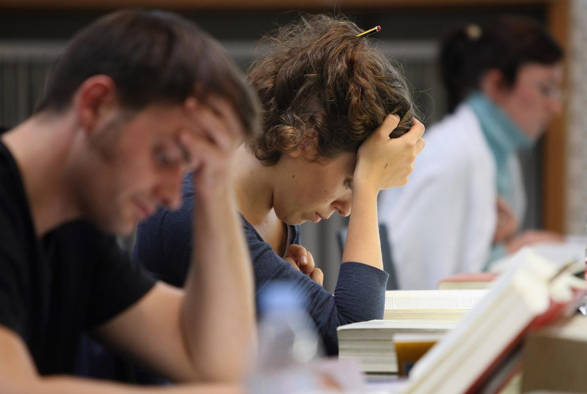 College Students Are Having Trouble Reading Entire Books