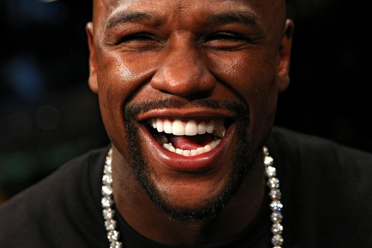 Floyd Mayweather: Former Boxer Shares Photo of Himself at Louvre Pyramid on Trip to Paris