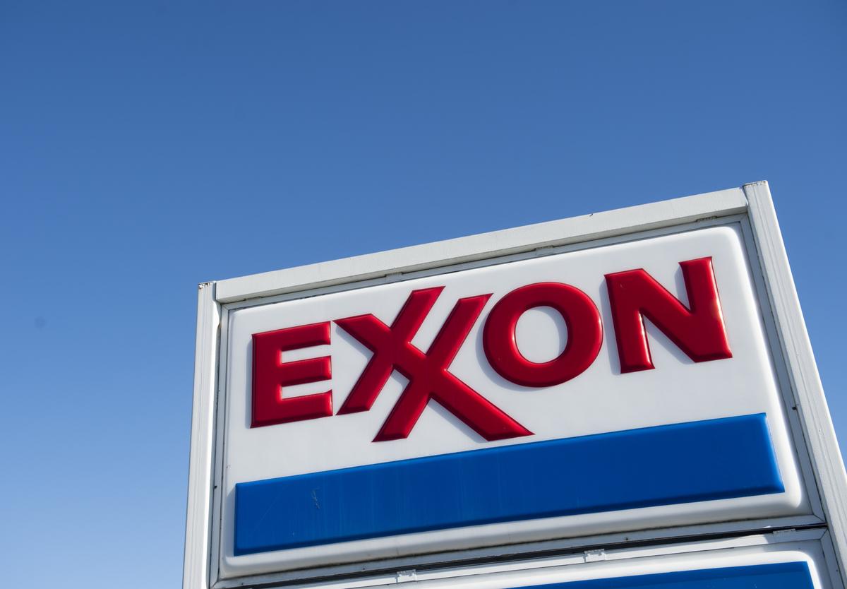 Exxon Sees Smallest Profit in 16 Years, Chevron Posts Loss