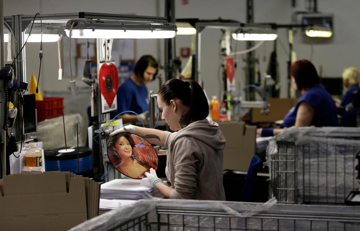 Vinyl Revival: Czech Record Maker Aims for Global Dominance