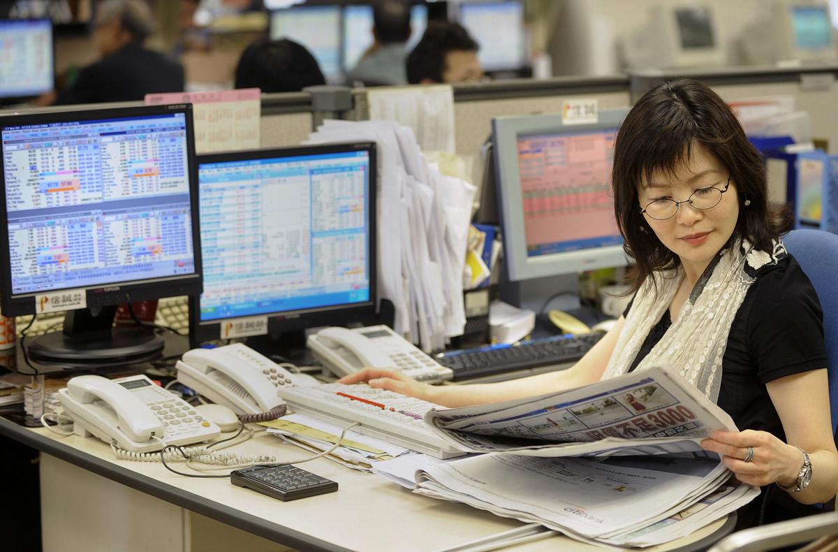 Chinese Currency Moves Signals Trouble Ahead