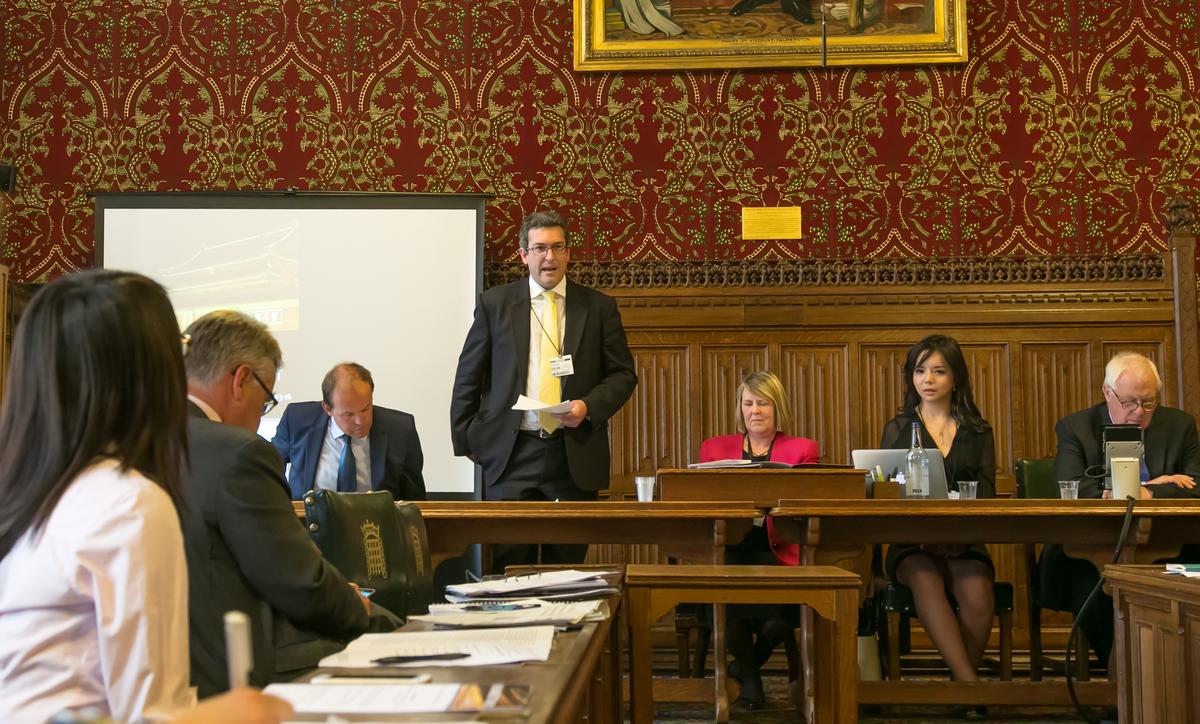 UK Government Should Review Its China Policy, Commission Urges