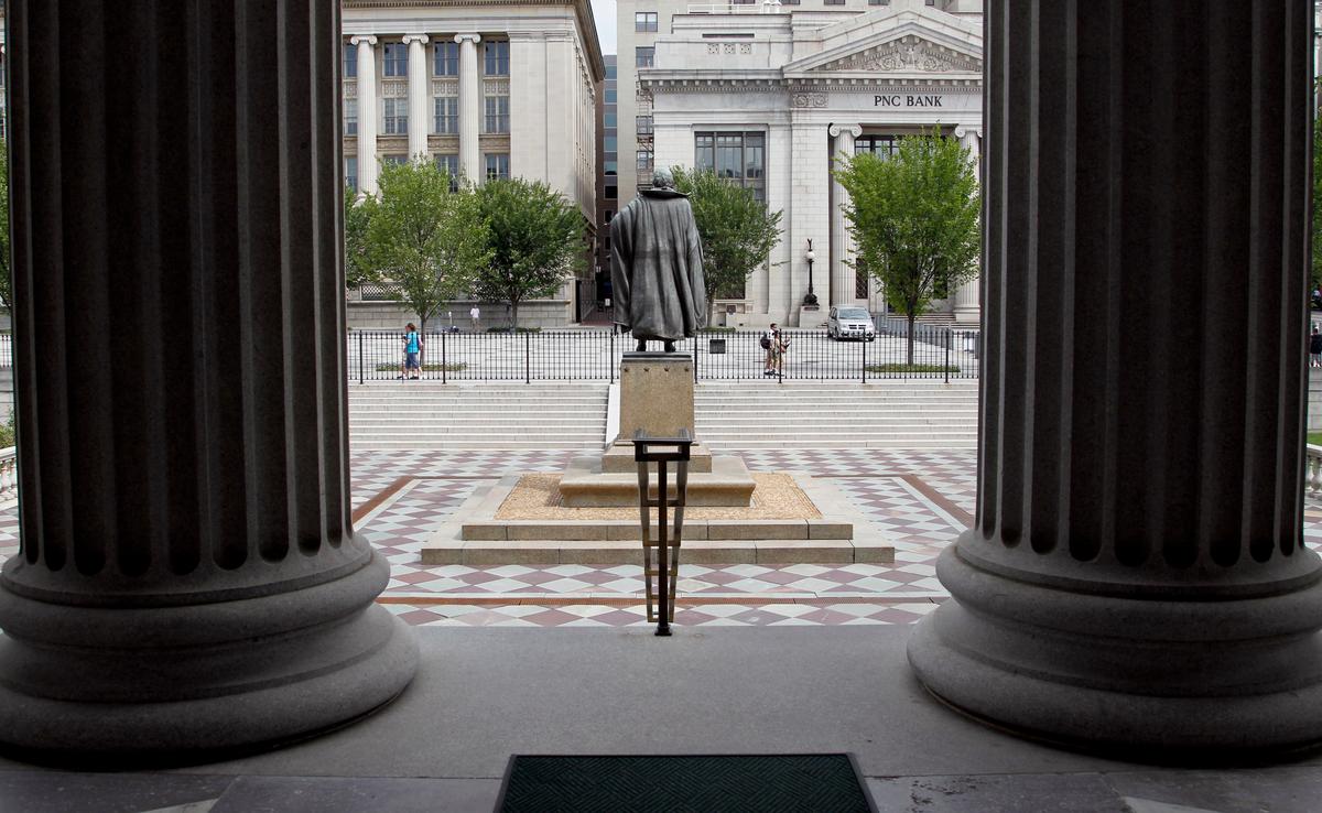 10-Year US Treasury Rates Yields Hit 2% For First Time Since 2019