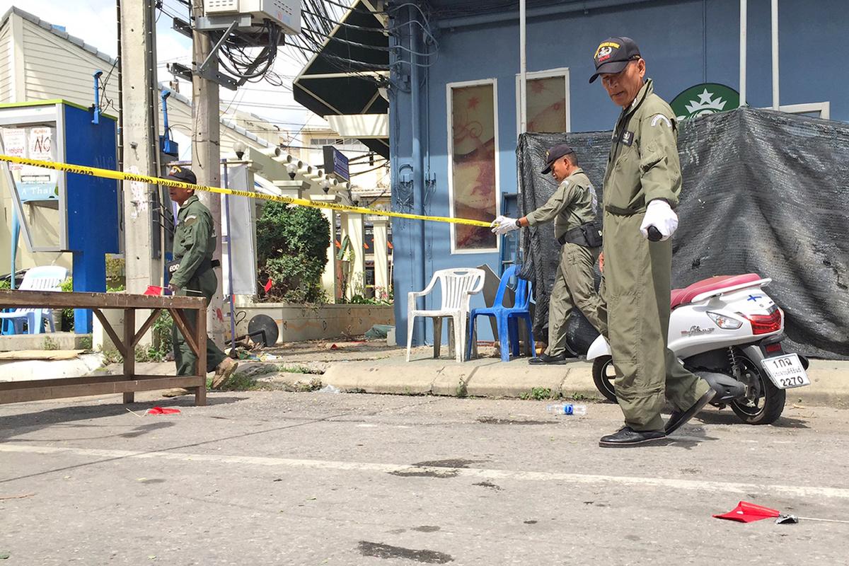 Thai Police Look for Suspects After Bombs Hit Tourist Sites