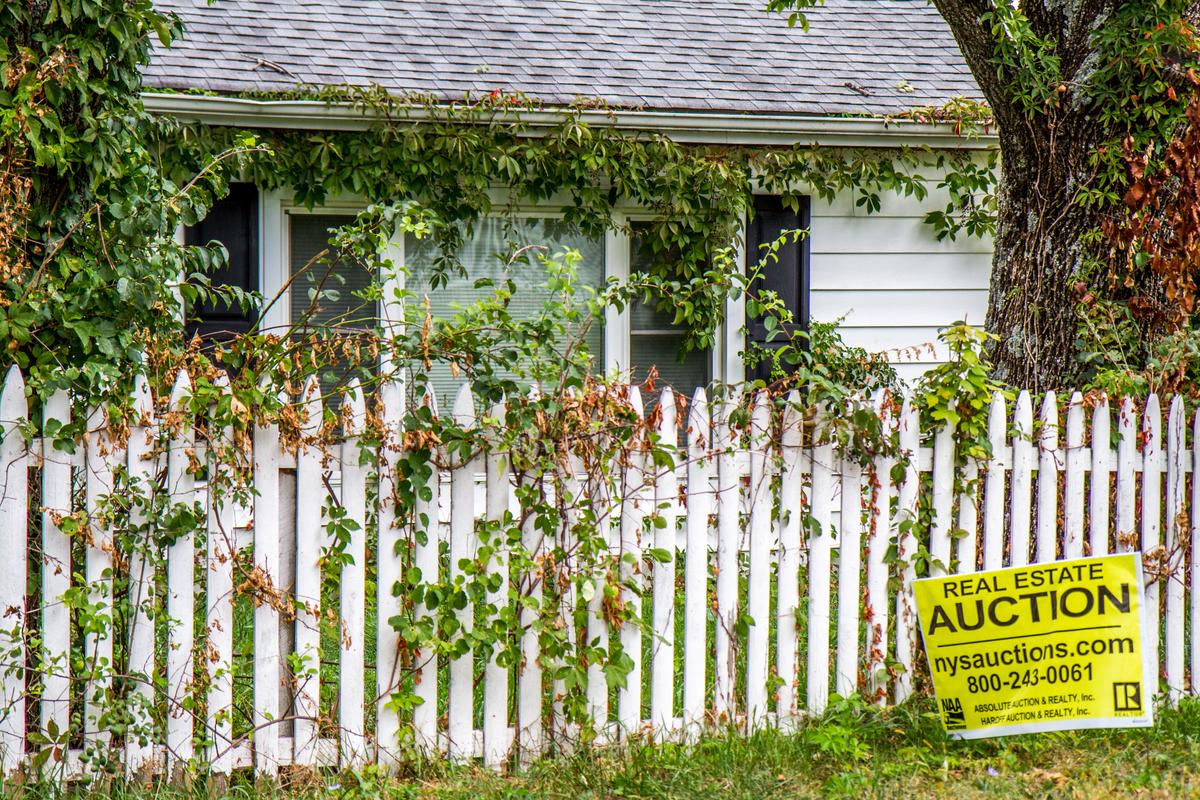 OC to Hold Auction of 425 Foreclosed Properties