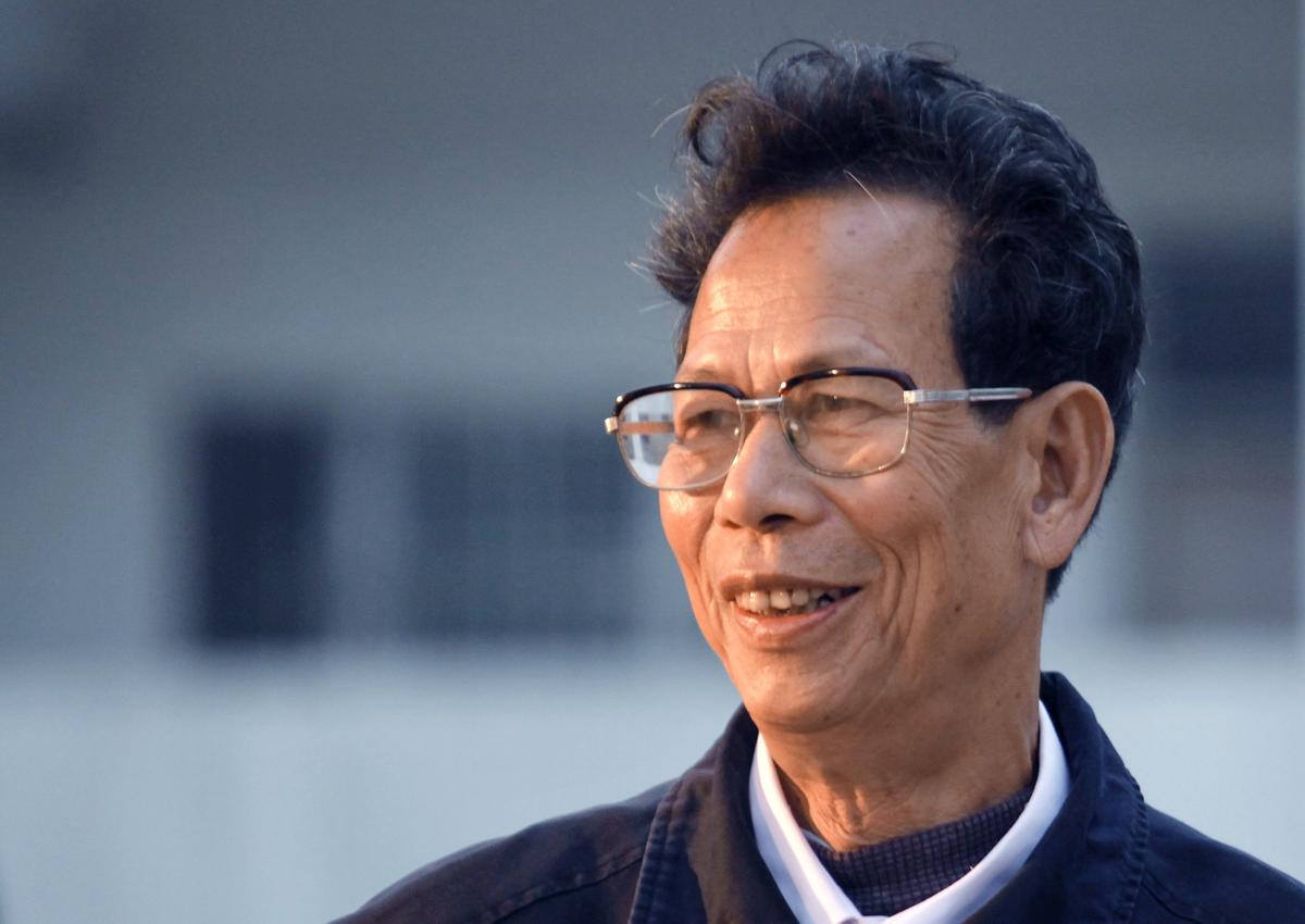 China Expels Journalists From Fishing Village Under Siege