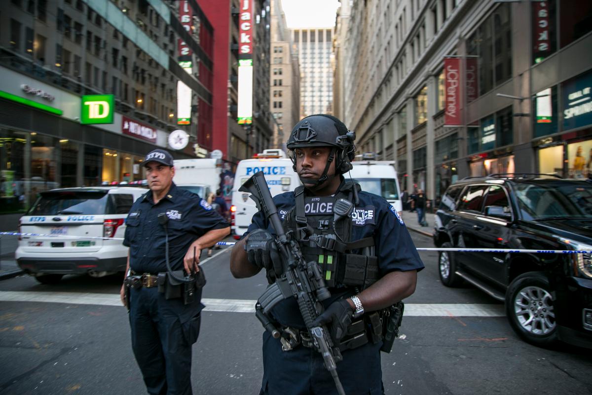 Man Attacks 2 NYPD Officers With Meat Cleaver Near Penn Station