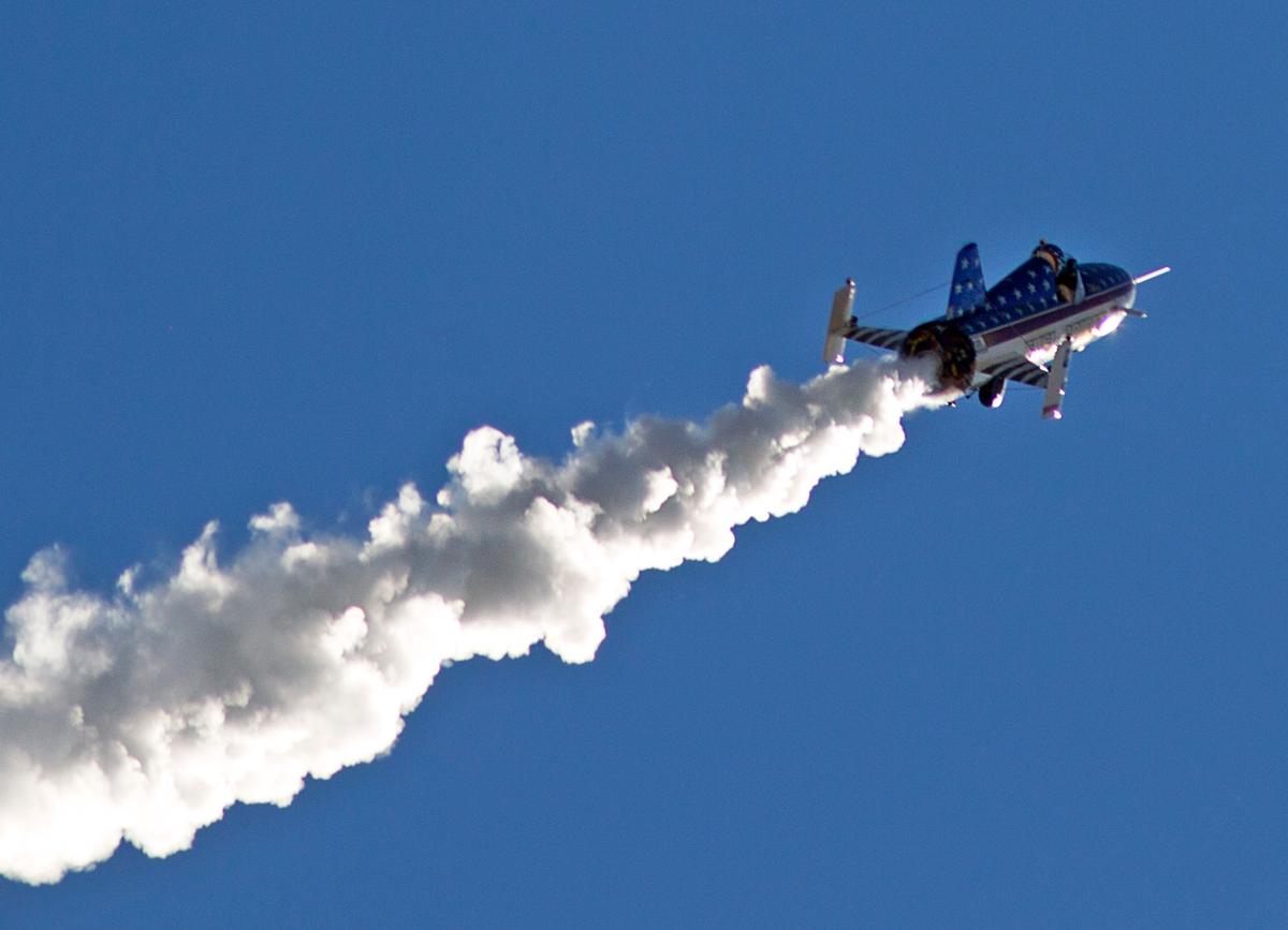Daredevil Successfully Powers Rocket Over Snake River Canyon