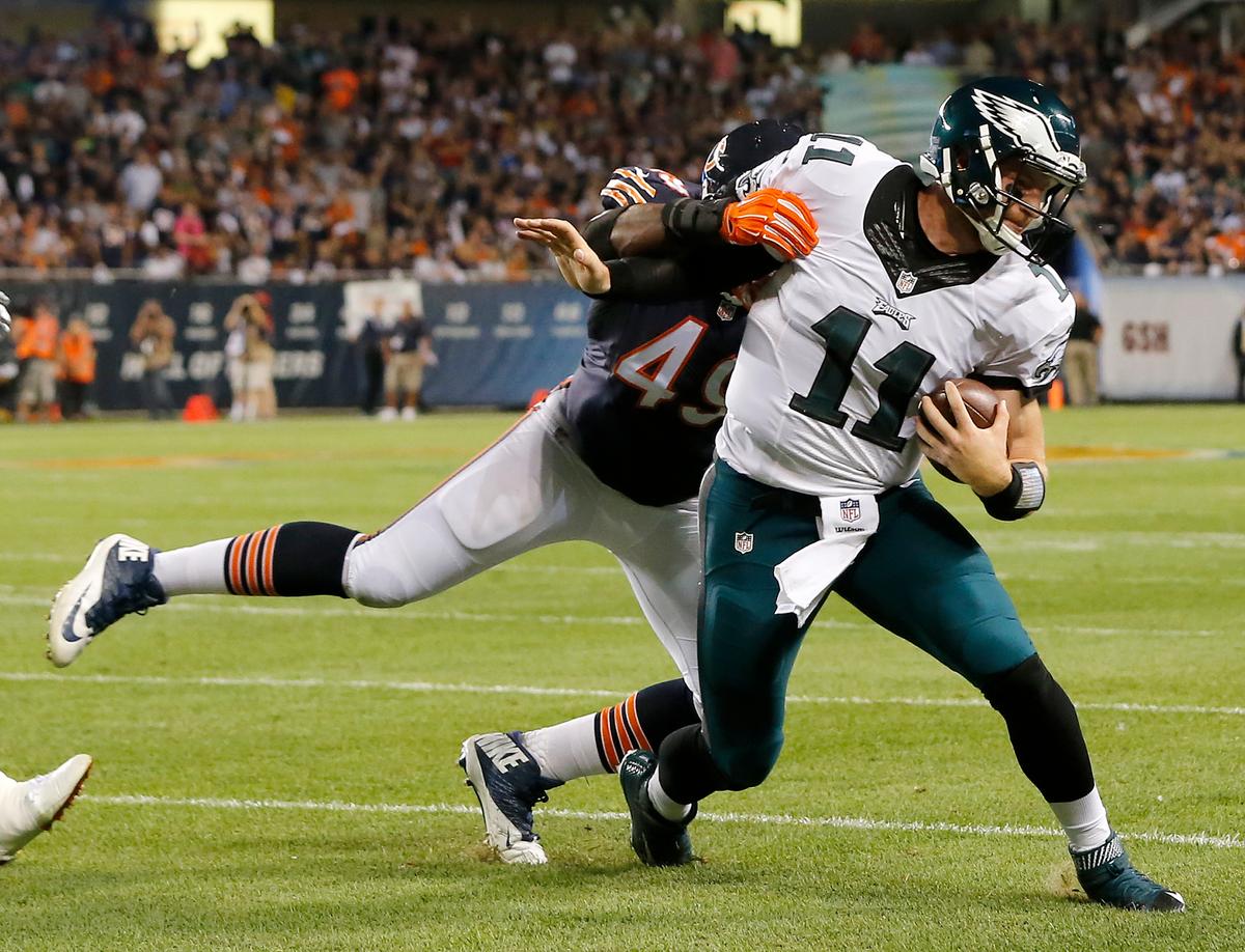 Wentz Comes Through Again as Eagles Beat Bears 29–14