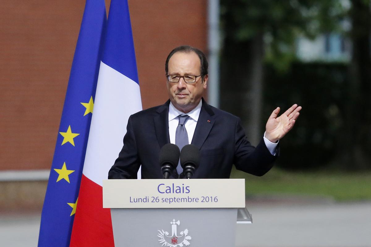 French President Vows to Shut Down Calais Camp This Year