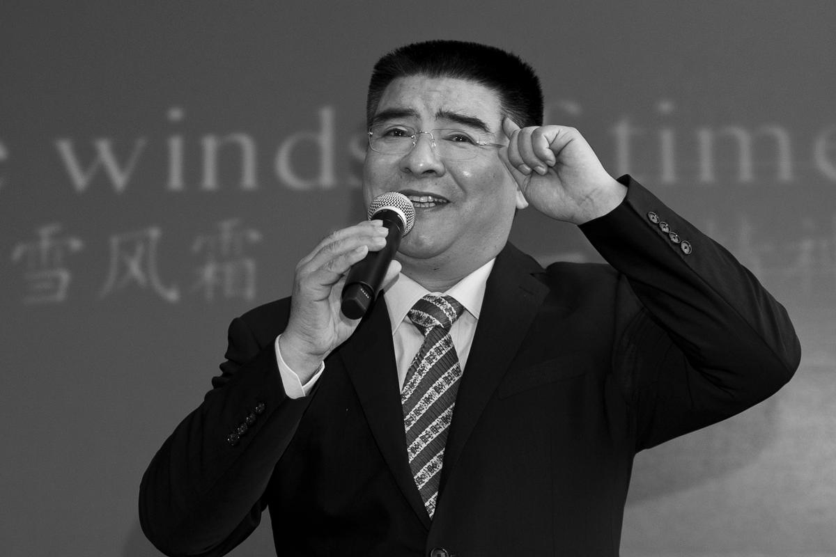 Chinese Tycoon, Known for New York Publicity Stunts, Meets With Scrutiny