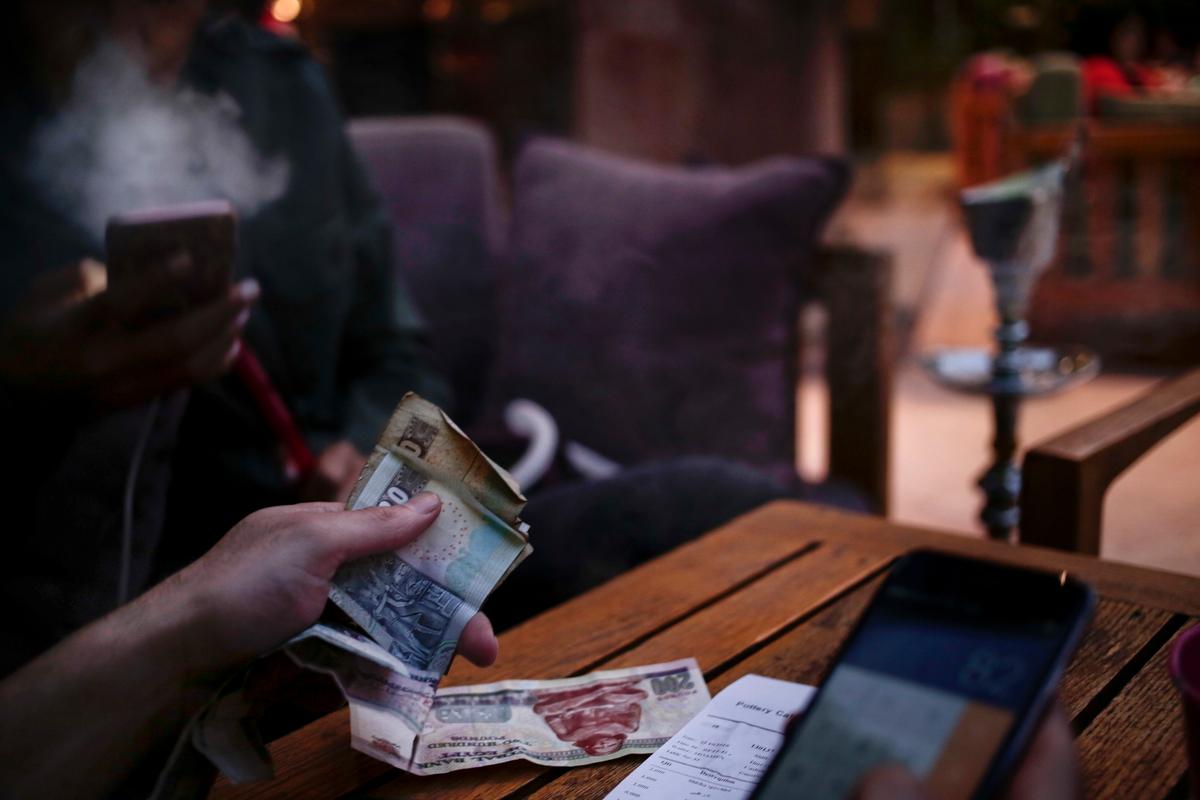 Egypt Devalues, Floats Its Currency, Meeting Key IMF Demand