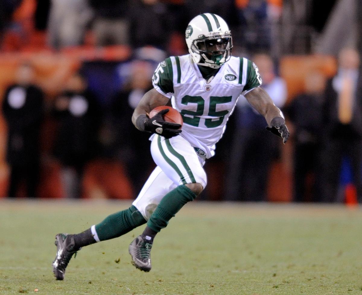 Man Arrested in Ex-NFL Player’s Death; Sheriff Defends Probe