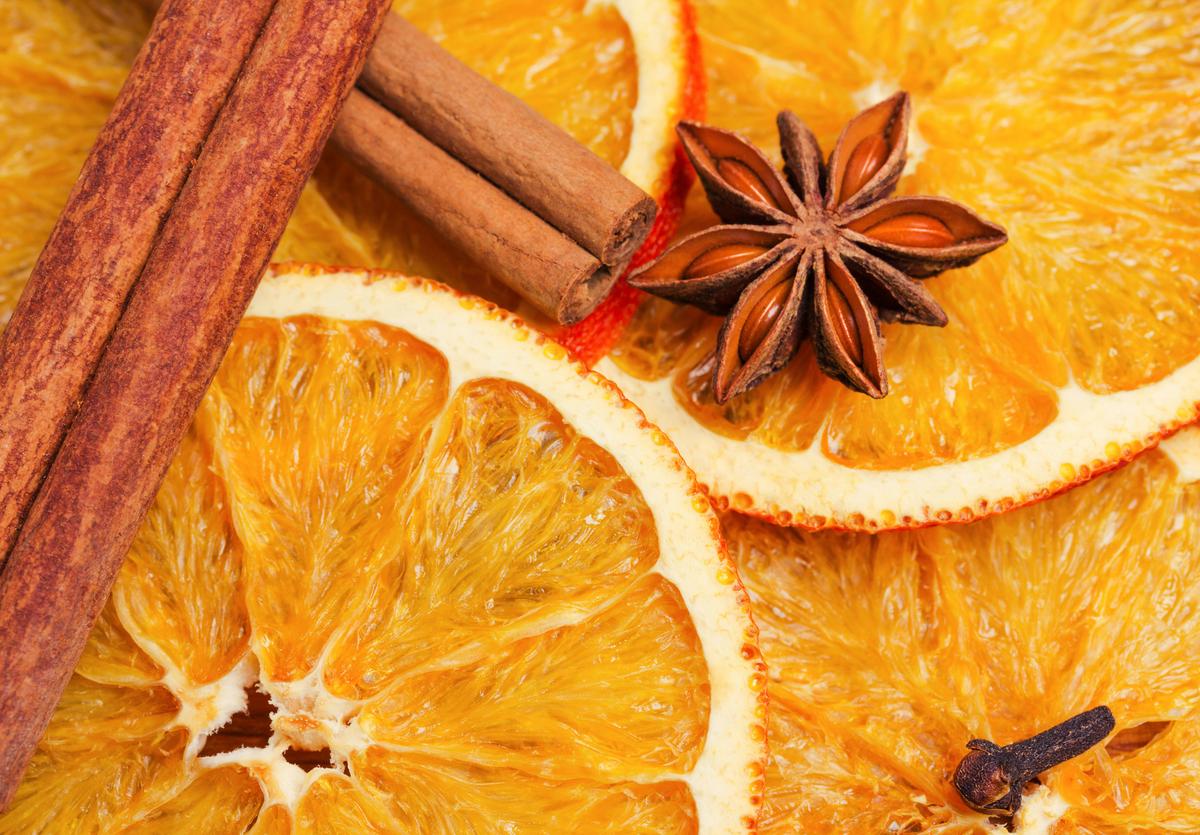 9 Natural Ways to Make Your Home Smell Amazing This Holiday Season