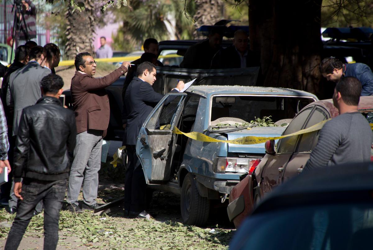 Bombing on Cairo Road to Pyramids Kills 6 Egyptian Police