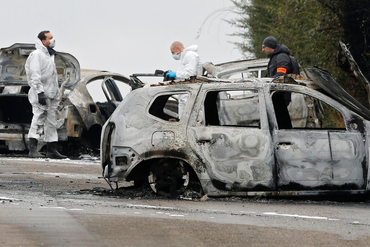 Big Gold Theft From Armored Truck in France; 4 on the Run