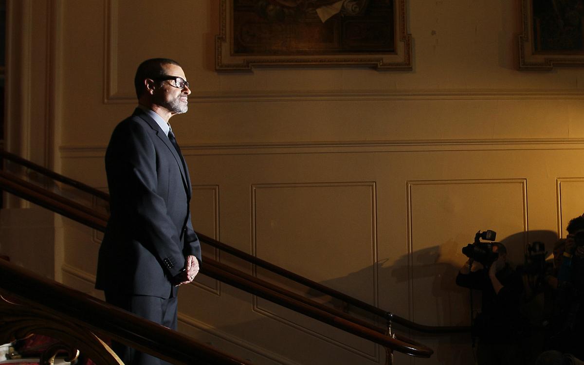 Last Known Photo of George Michael Shows Him Dining With Friends