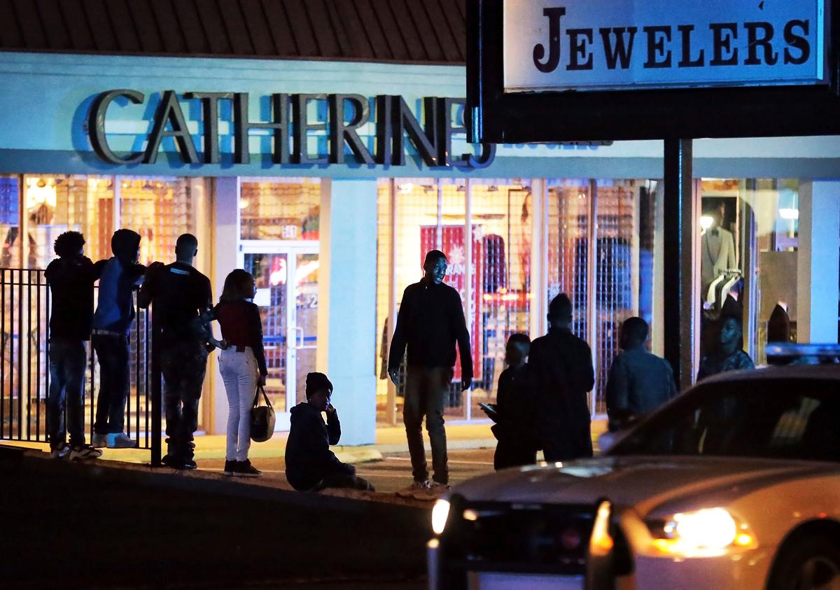 Mall Fights Send Post-Holiday Shoppers Scrambling for Exits