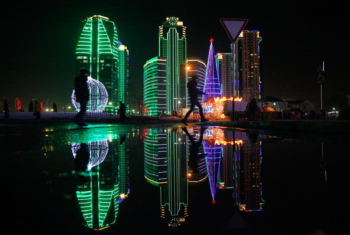 Revelers Bid Adieu to a Year of Conflicts, Celebrity Deaths