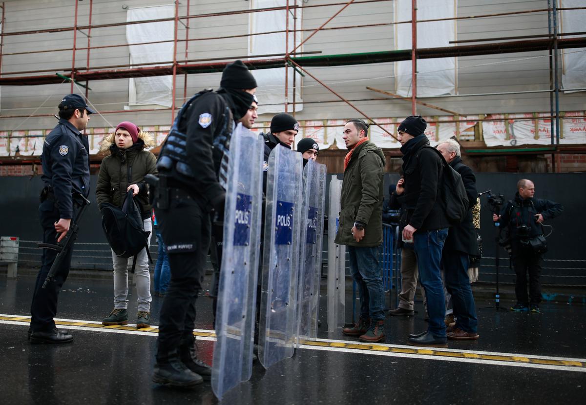 Suspect in Istanbul Club Attack Who Killed 39 Still at Large