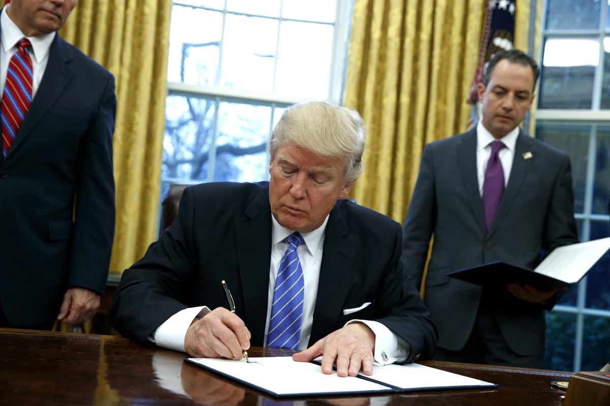 Trump Moves to Pull US out of Big Asia Trade Deal