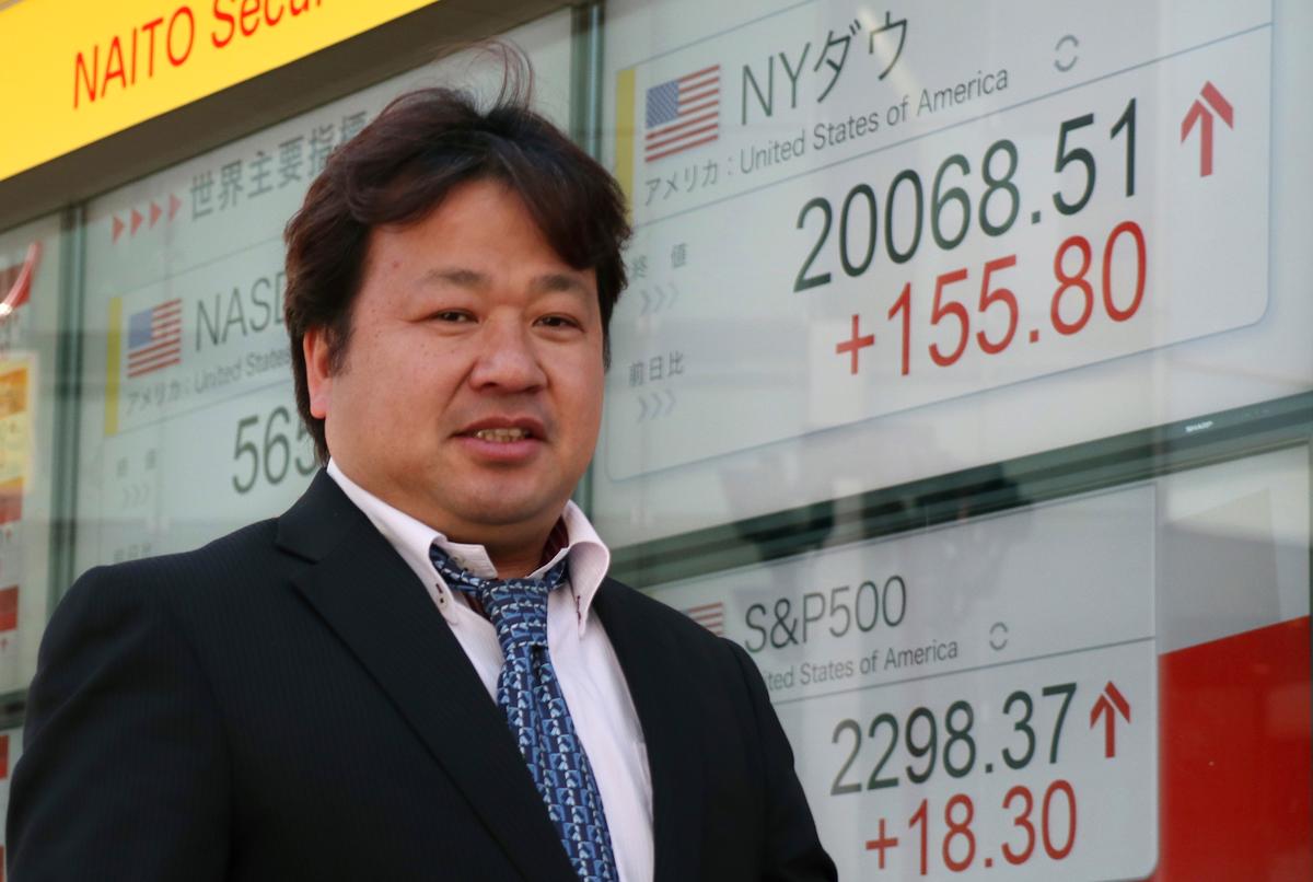 Asian Stocks up After Dow Breaks Through 20,000 Milestone