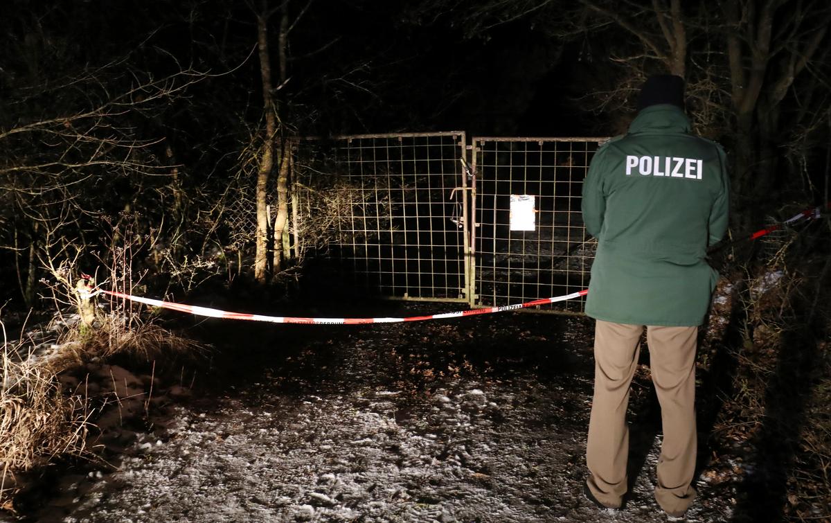 Germany: 6 Teenagers Found Dead in Garden House