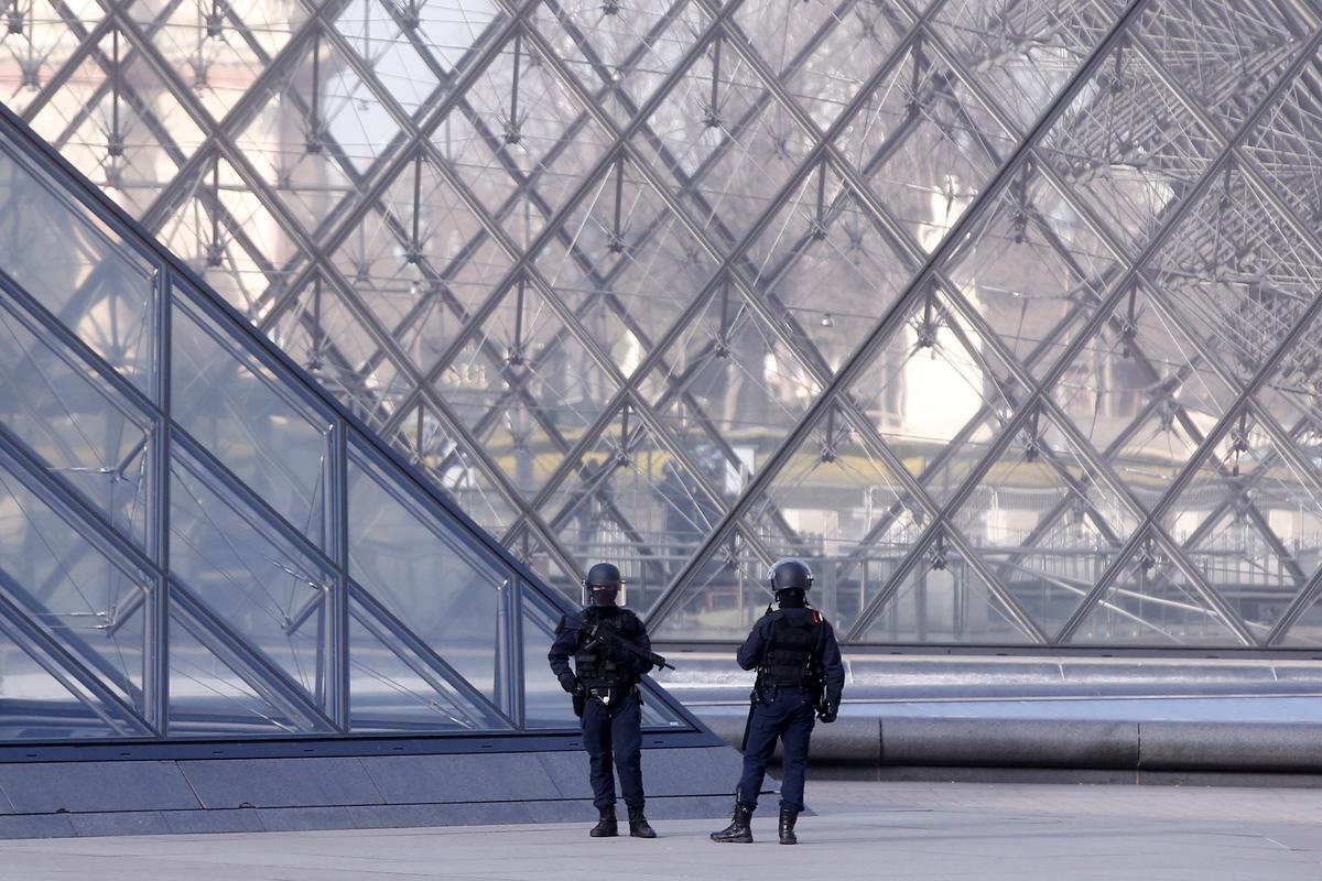 French Soldier Shoots Man Who Attacked Them Outside Louvre