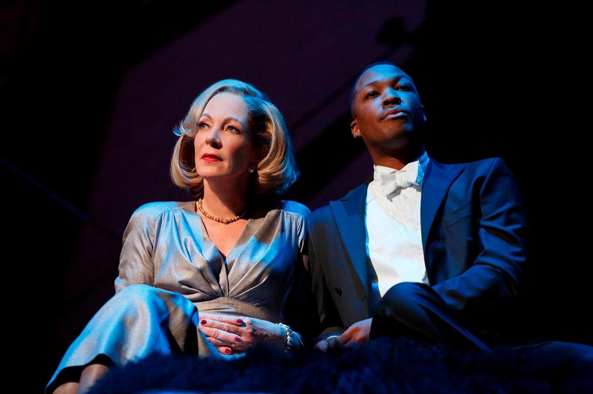 Theater Review: ‘Six Degrees of Separation’