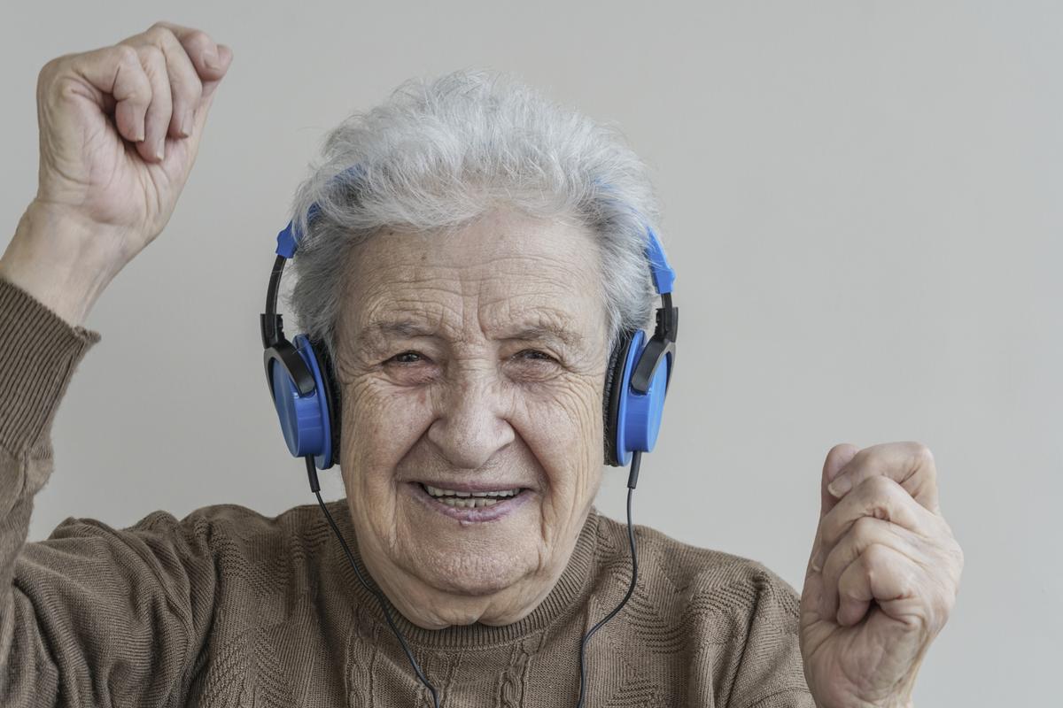 Personal Music Playlists May Reduce Medication Use With Dementia